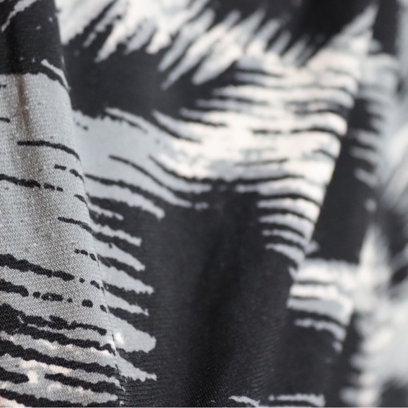 Lane Bryant, black and white/grey tops with diamond area of sparkles, size 26/28 - Picture 3 of 7